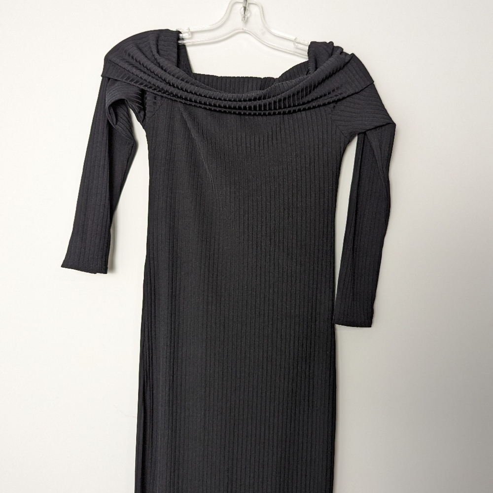 Boohoo Chic Off-Shoulder Ribbed Knit Maxi Dress - US Size 6"
